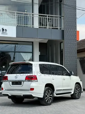 Toyota Land Cruiser 2017 White