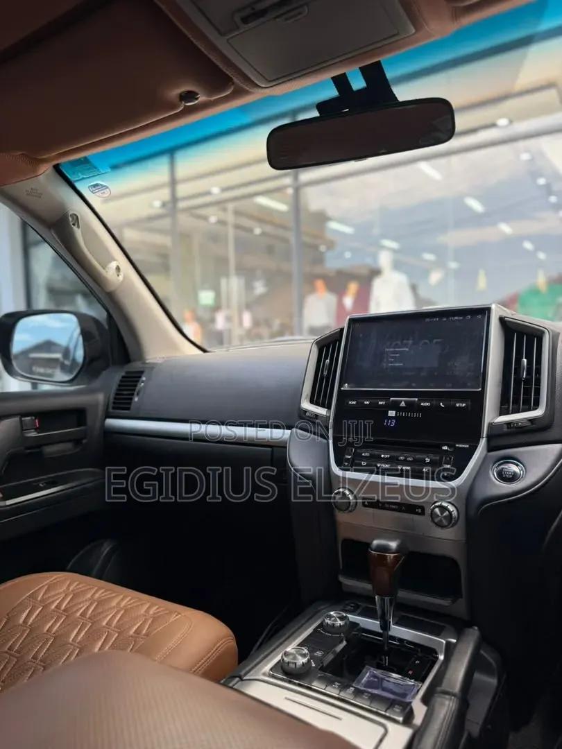 Toyota Land Cruiser 2017 White