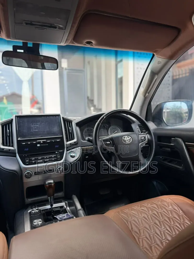 Toyota Land Cruiser 2017 White