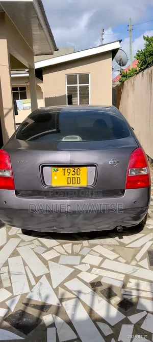 Nissan Primera 2002 Gray