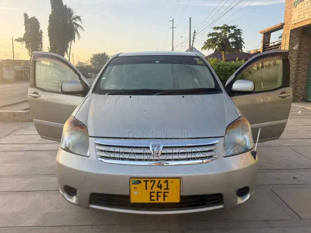 Toyota Raum 2004 Silver