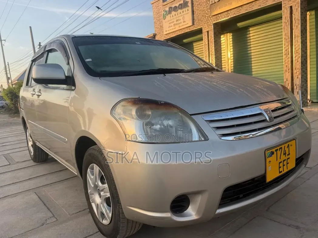 Toyota Raum 2004 Silver
