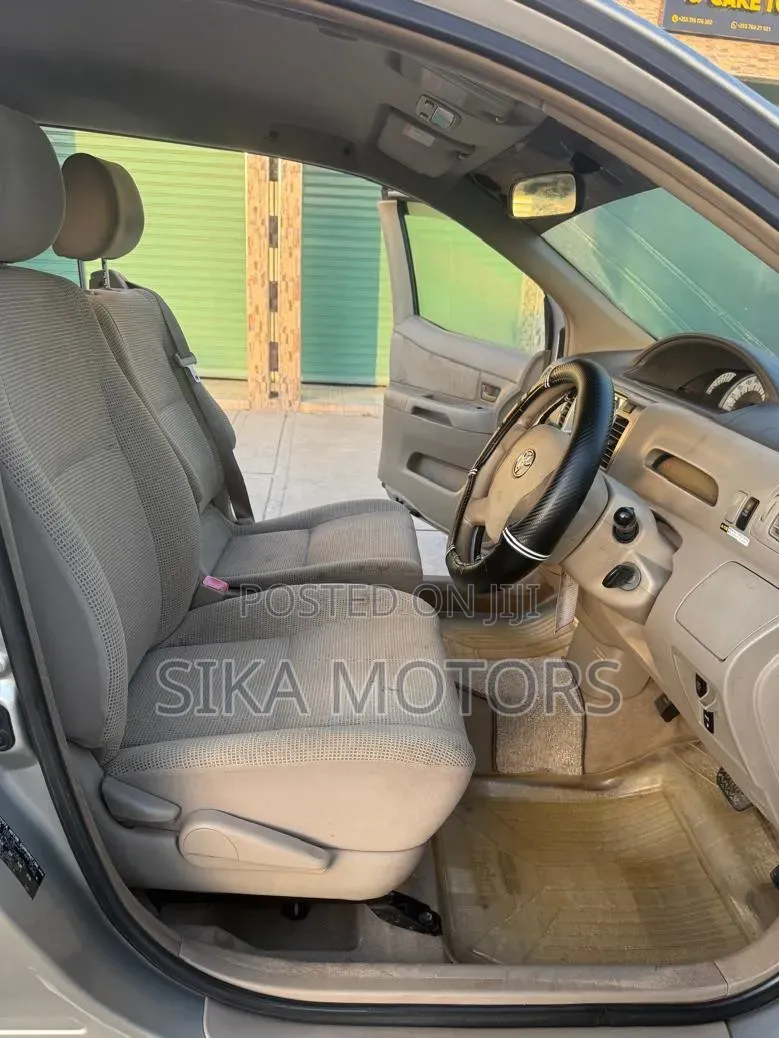 Toyota Raum 2004 Silver