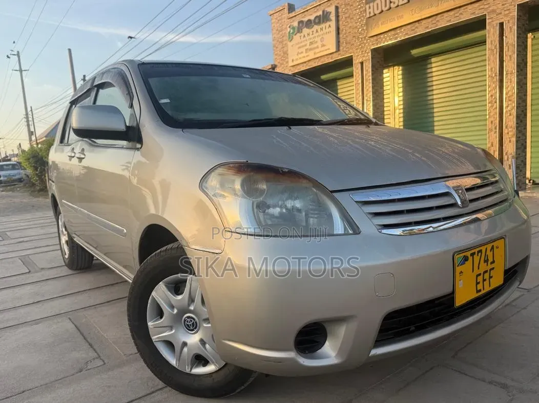 Toyota Raum 2004 Silver