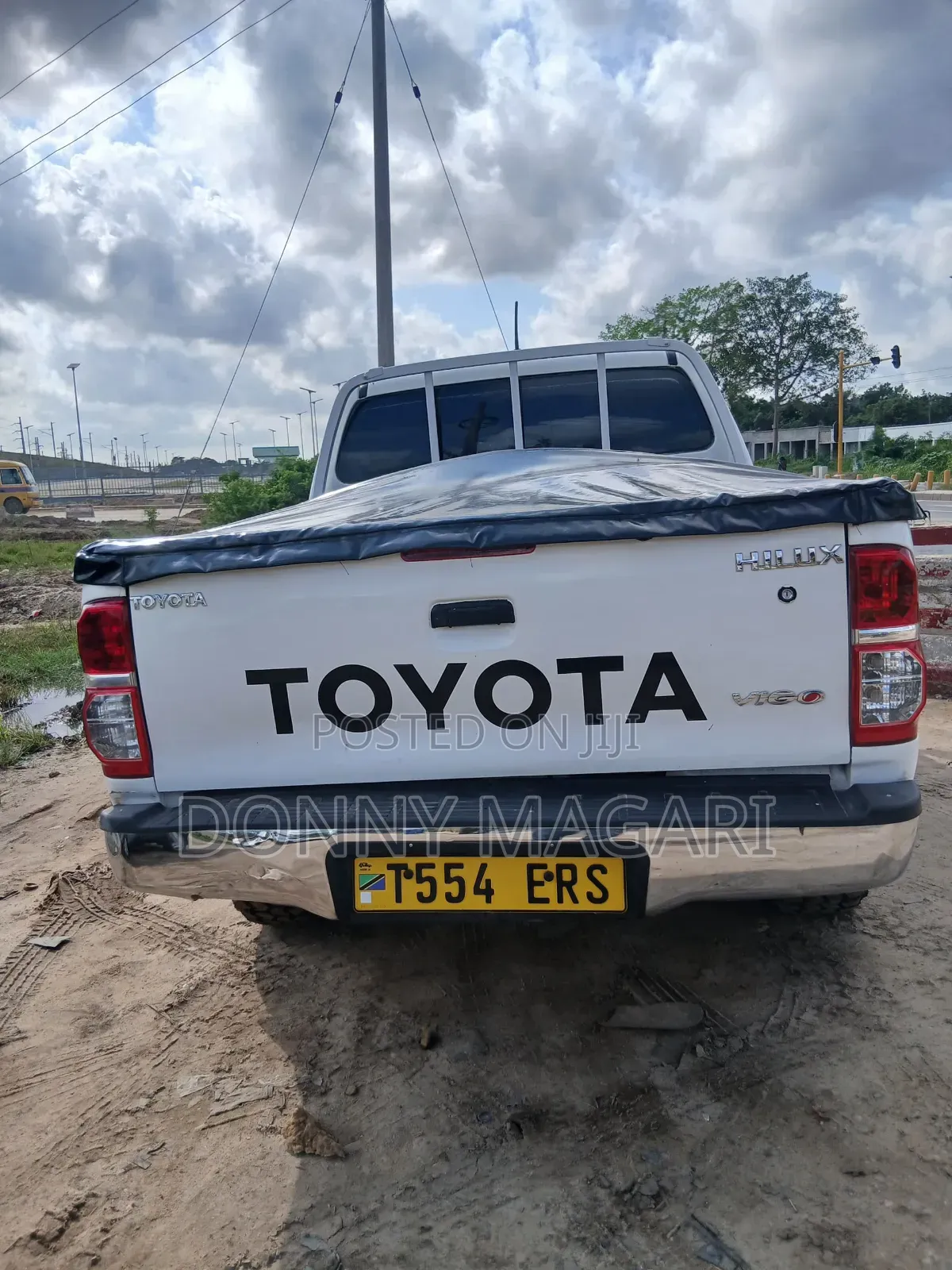 Toyota Hilux 2011 White