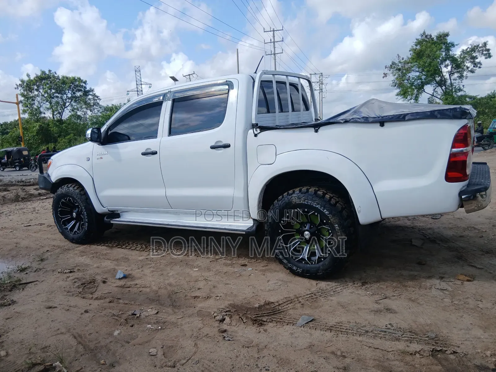 Toyota Hilux 2011 White