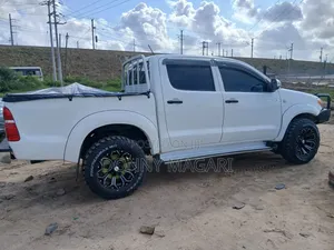 Toyota Hilux 2011 White