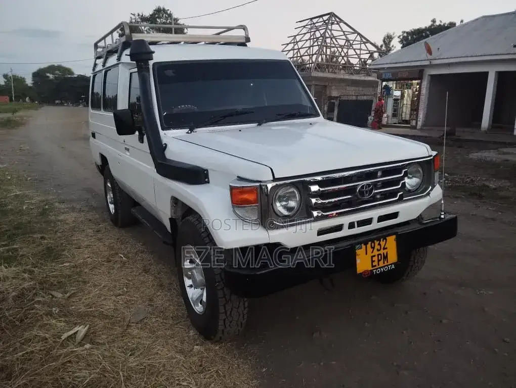 Toyota Land Cruiser 1996 White
