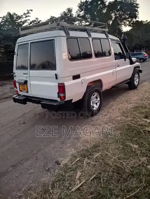 Toyota Land Cruiser 1996 White