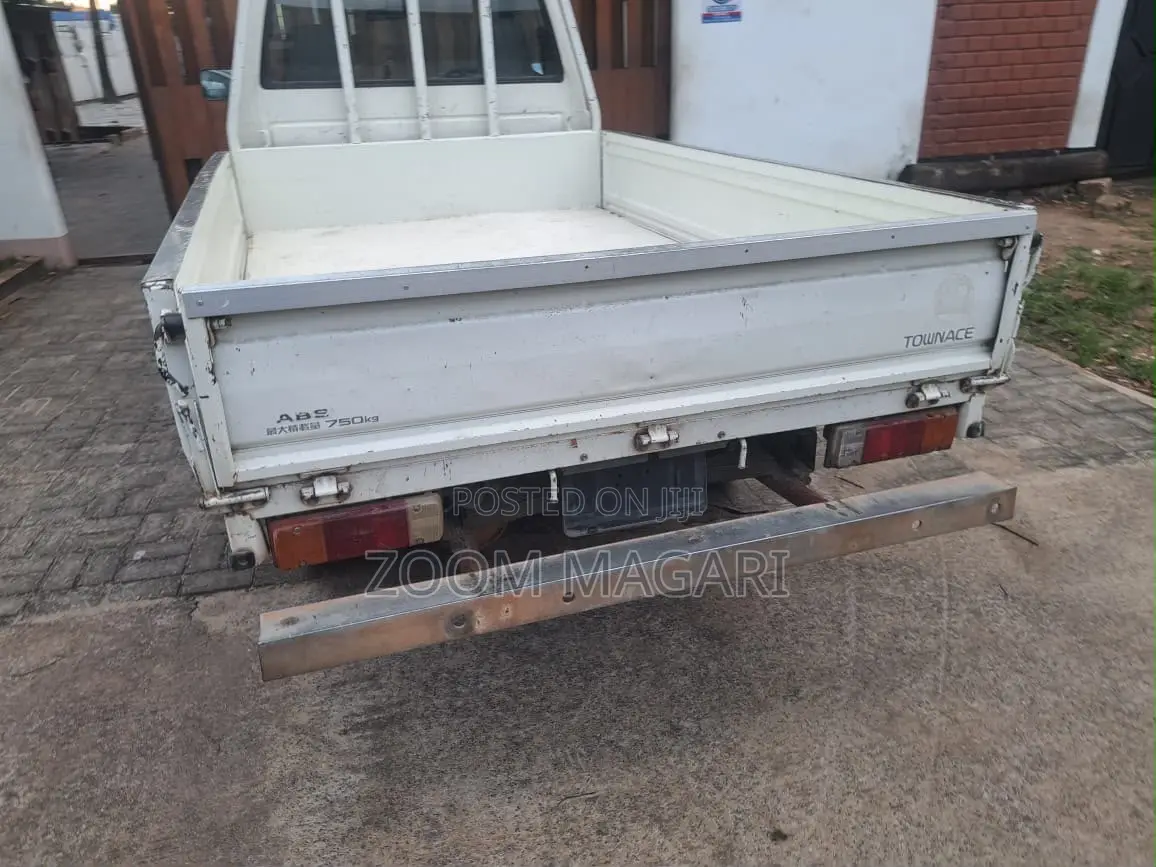 Toyota TownAce 1999 White