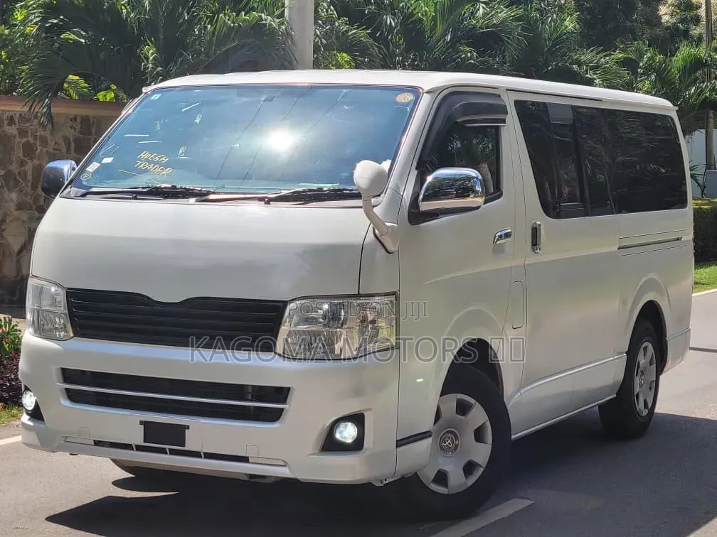 Toyota Quantum 2010 White