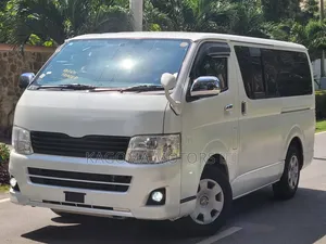 Toyota Quantum 2010 White