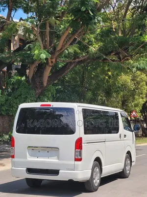 Toyota Quantum 2010 White