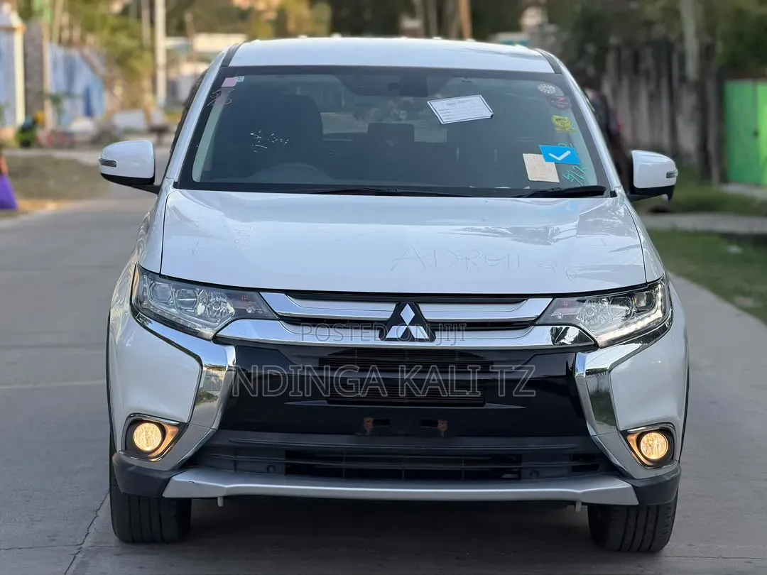 Mitsubishi Outlander 2016 White