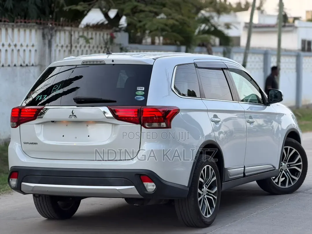 Mitsubishi Outlander 2016 White
