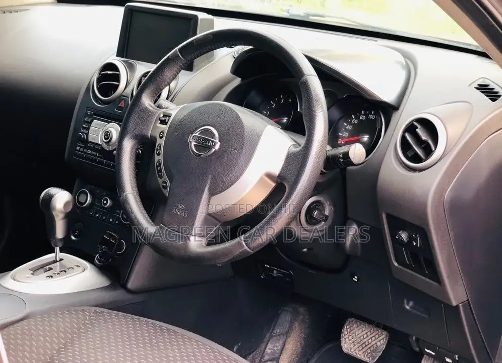 Nissan Dualis 2011 Maroon