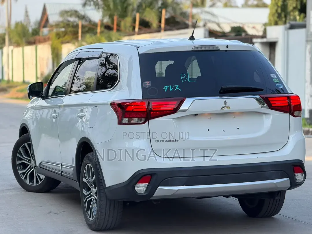 Mitsubishi Outlander 2016 White