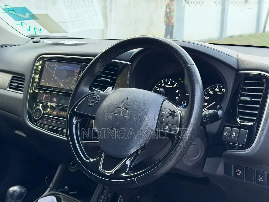 Mitsubishi Outlander 2016 White