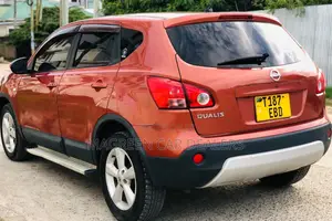 Nissan Dualis 2011 Maroon