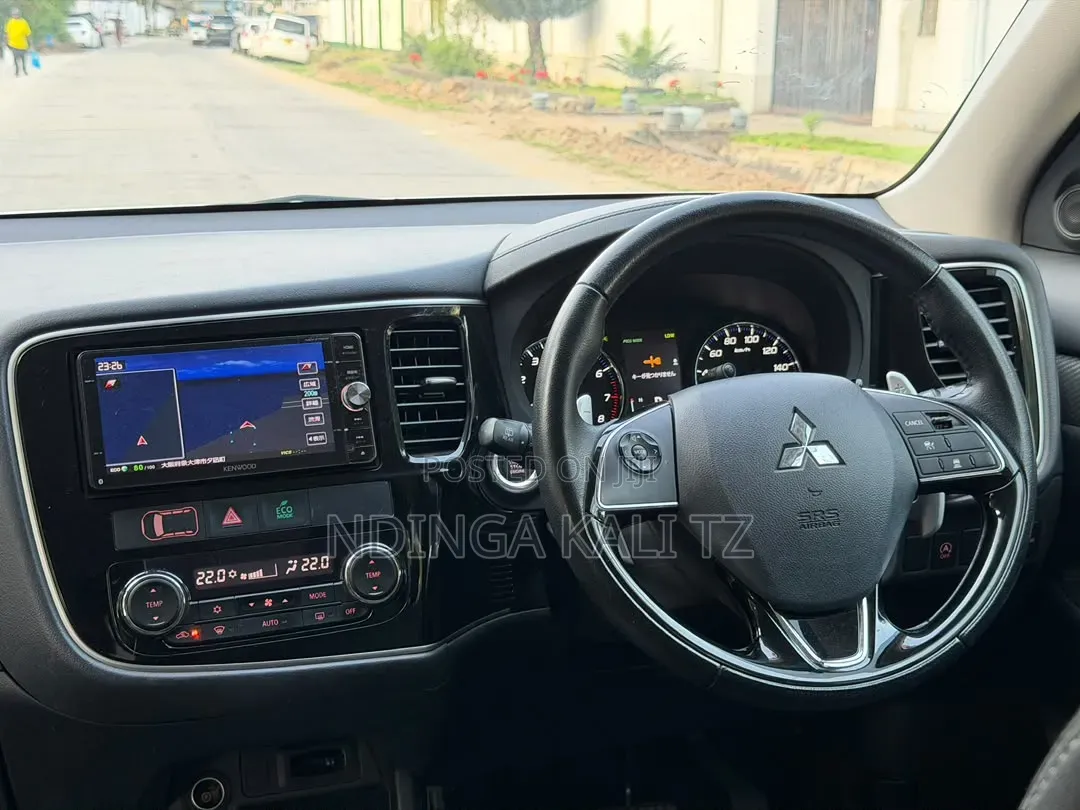 Mitsubishi Outlander 2016 White