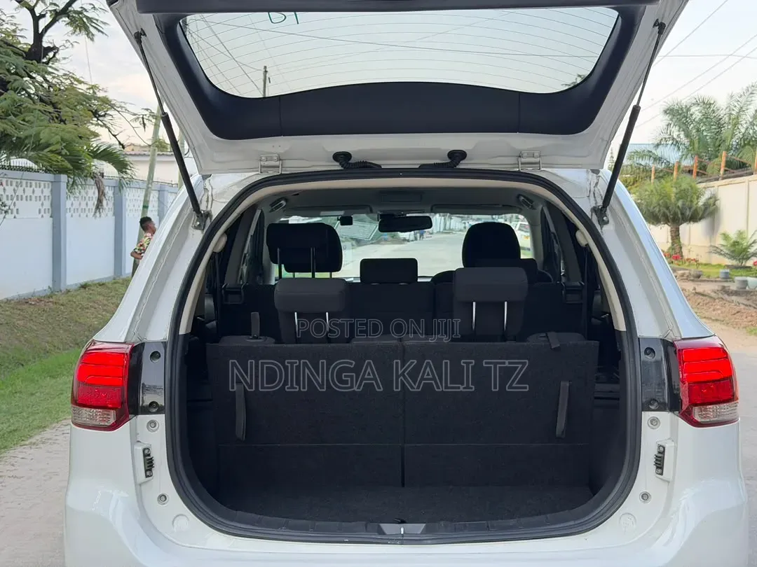 Mitsubishi Outlander 2016 White