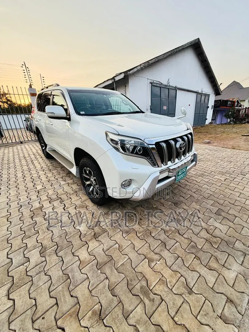 Toyota Land Cruiser Prado 2017 Pearl