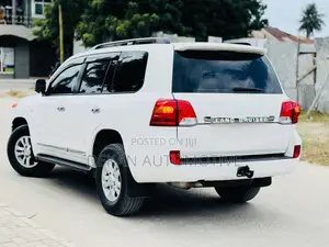 Toyota Land Cruiser 4.5 V8 VXR 2011 White