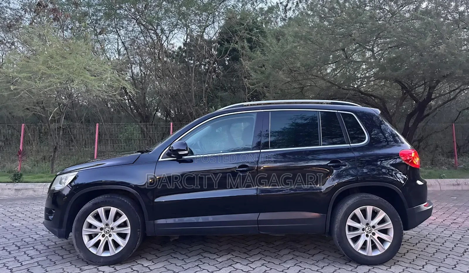 Volkswagen Tiguan 2010 Black