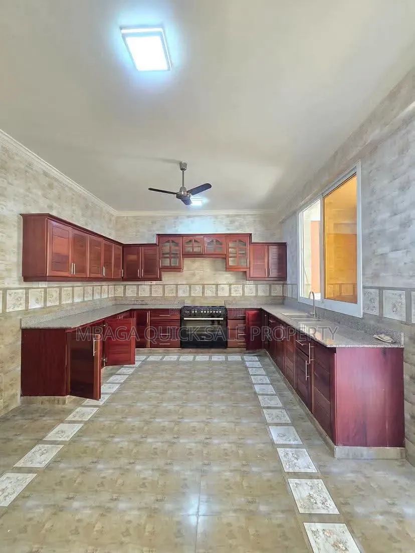 3bdrm Apartment in Upanga for rent
