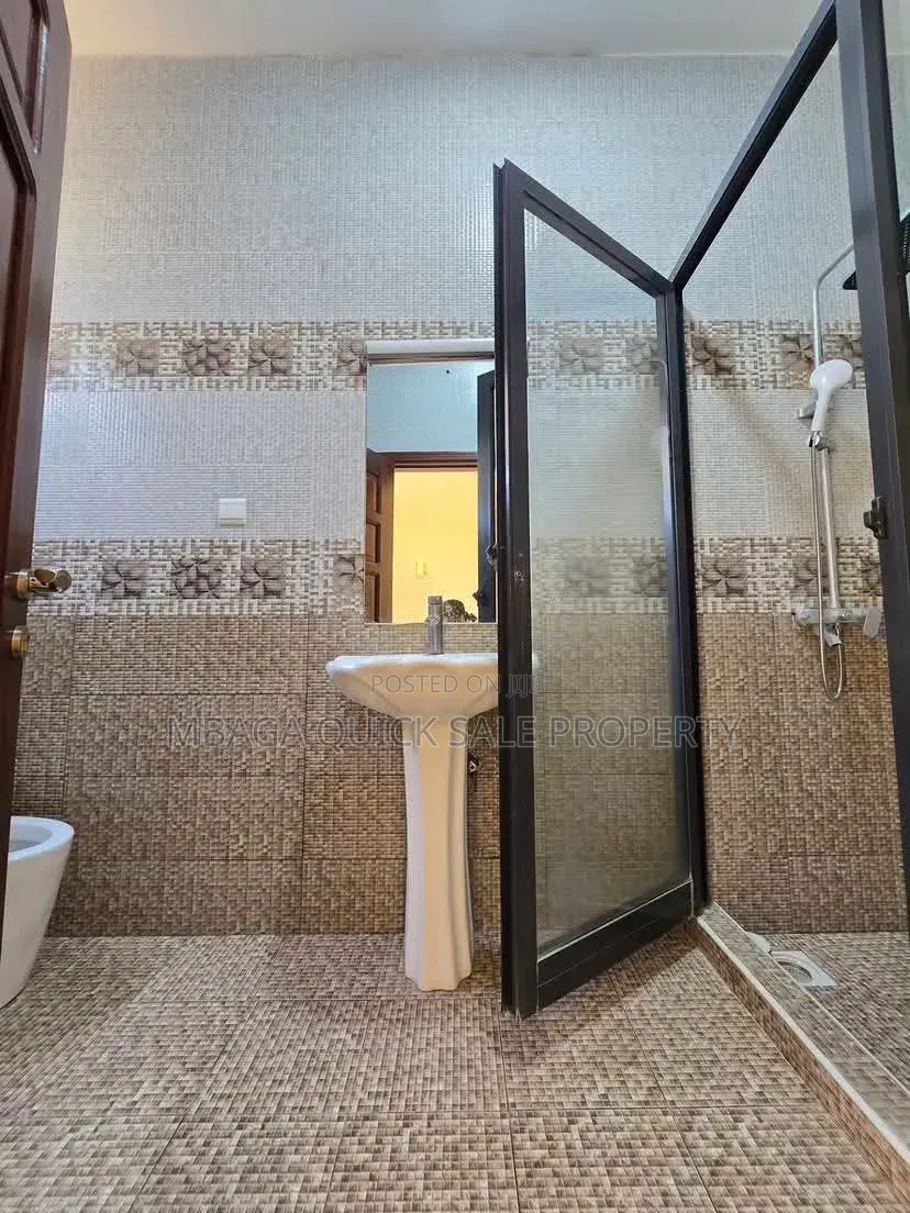3bdrm Apartment in Upanga for rent