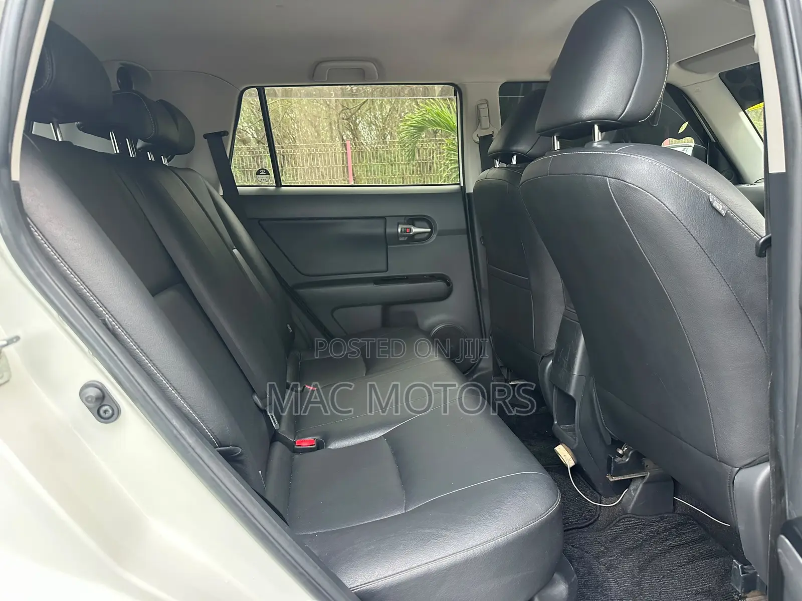 Toyota Corolla Rumion Hatchback 1.8 FWD 2012 White
