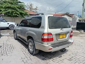 Toyota Land Cruiser 2004 Silver