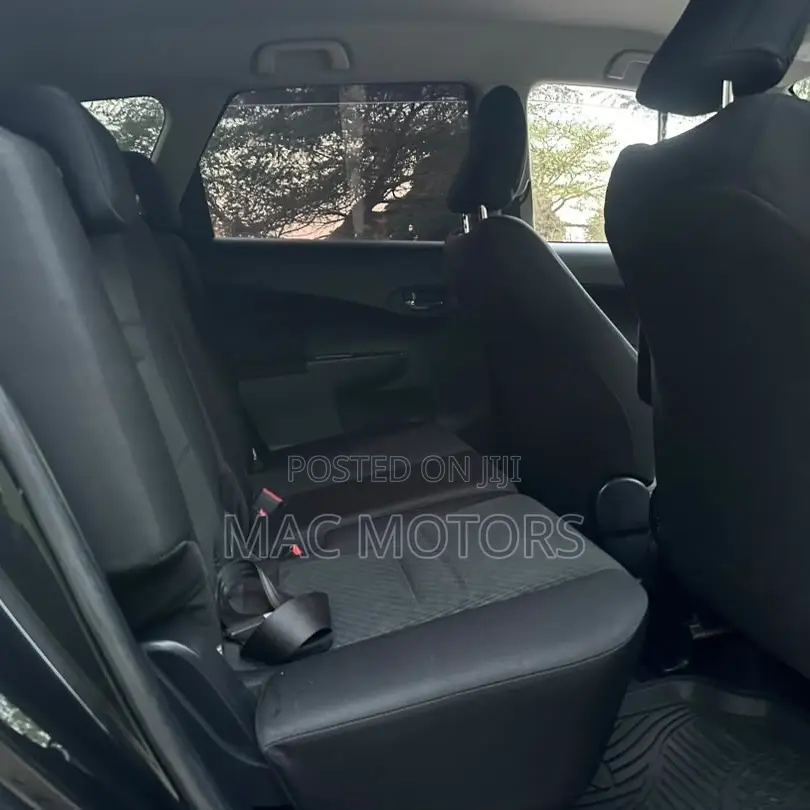 Toyota Ractis 1.5 FWD 2011 Black