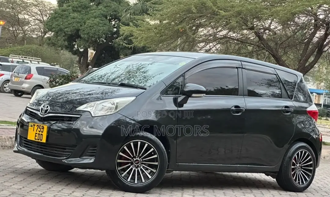 Toyota Ractis 1.5 FWD 2011 Black