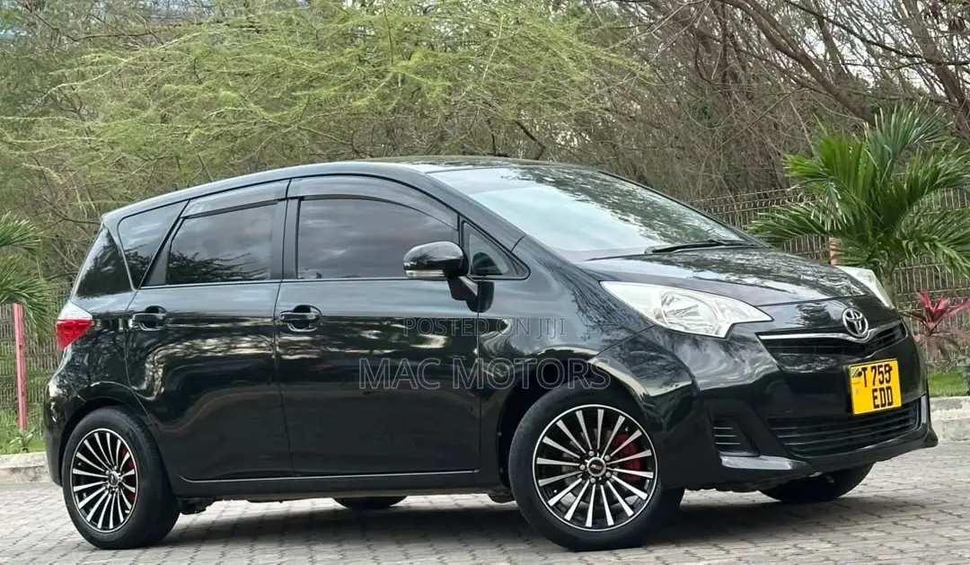Toyota Ractis 1.5 FWD 2011 Black