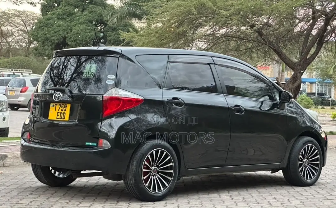 Toyota Ractis 1.5 FWD 2011 Black