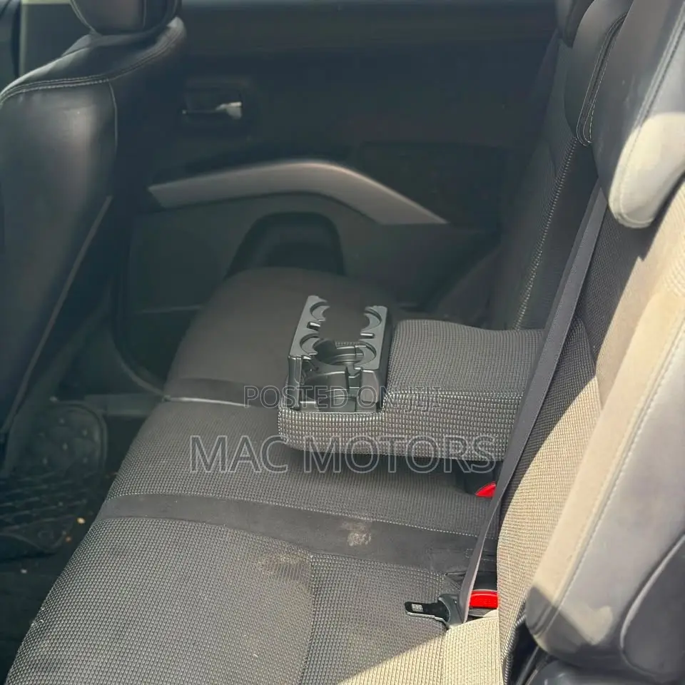 Mitsubishi Outlander 2012 White