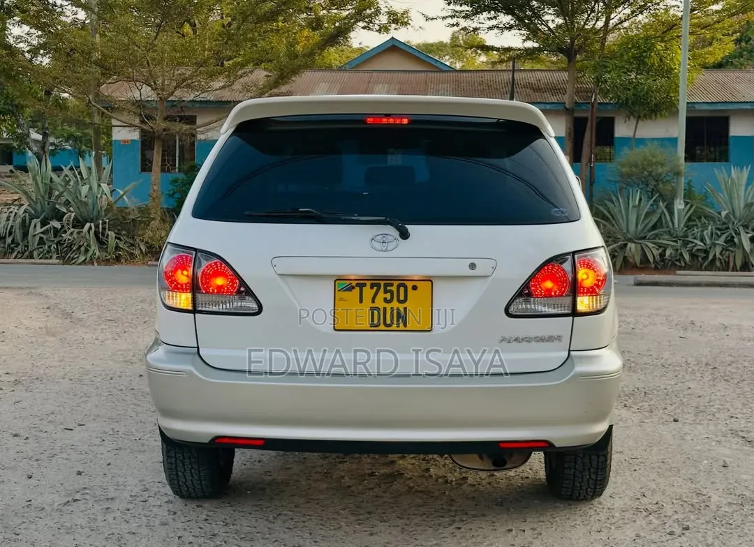 Toyota Harrier 2003 Off white