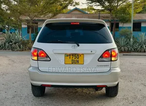Toyota Harrier 2003 Off white