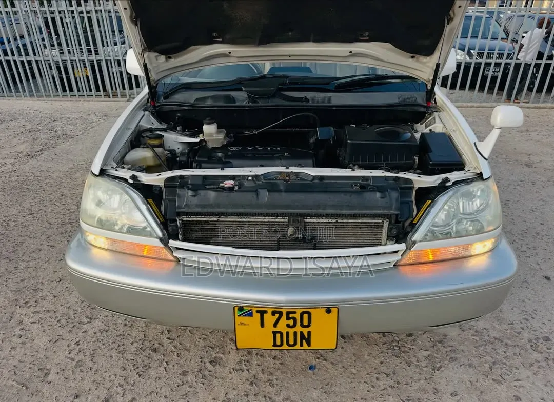 Toyota Harrier 2003 Off white