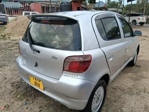 Toyota Vitz 2005 Silver