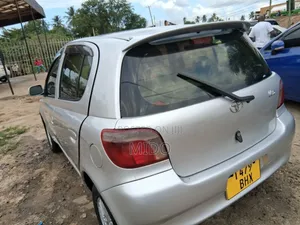 Toyota Vitz 2005 Silver