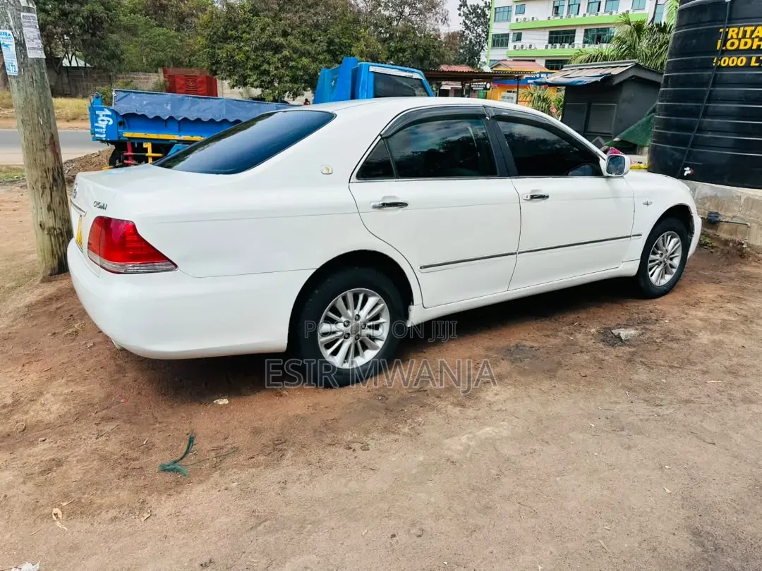 Toyota Crown 2004 White