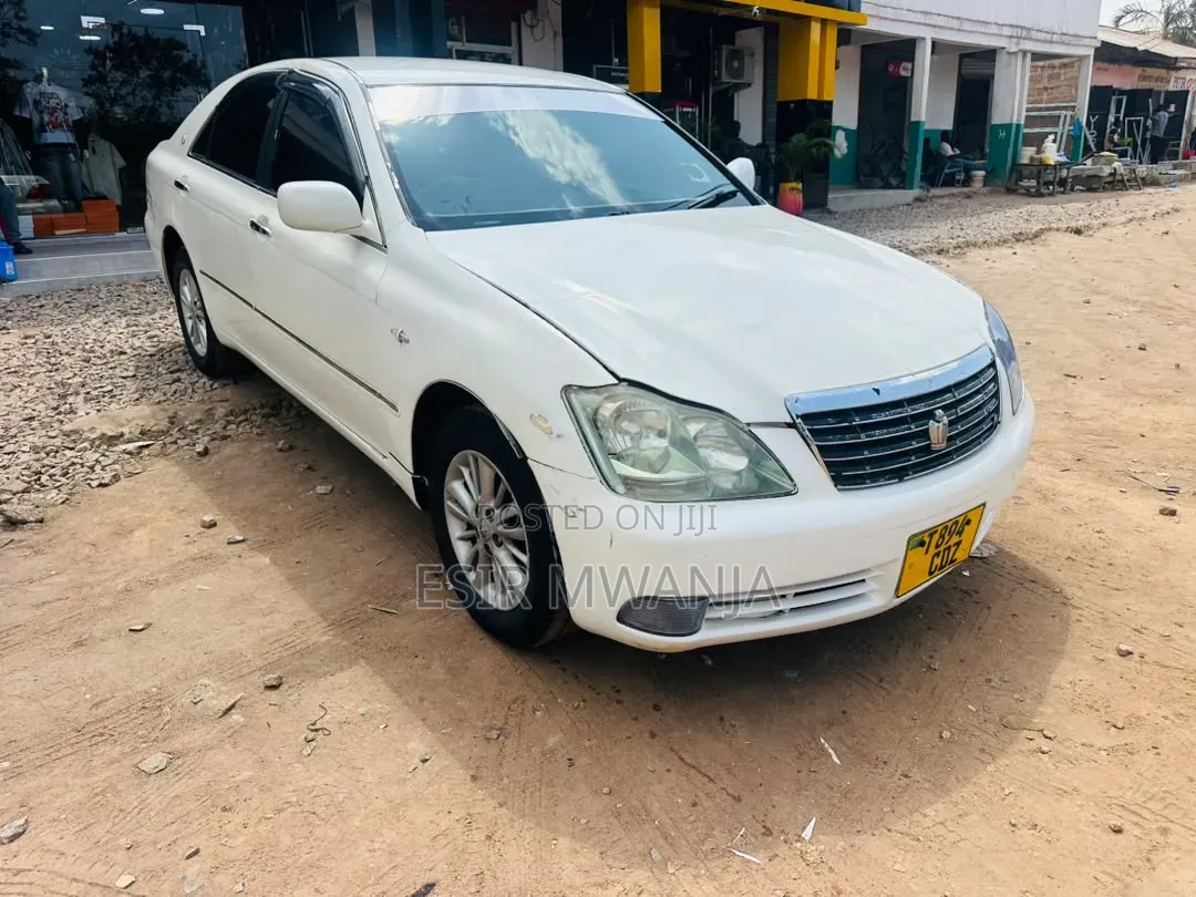 Toyota Crown 2004 White
