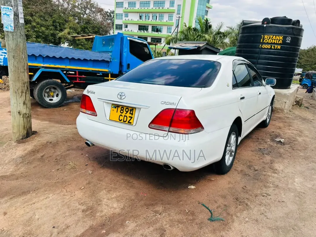 Toyota Crown 2004 White