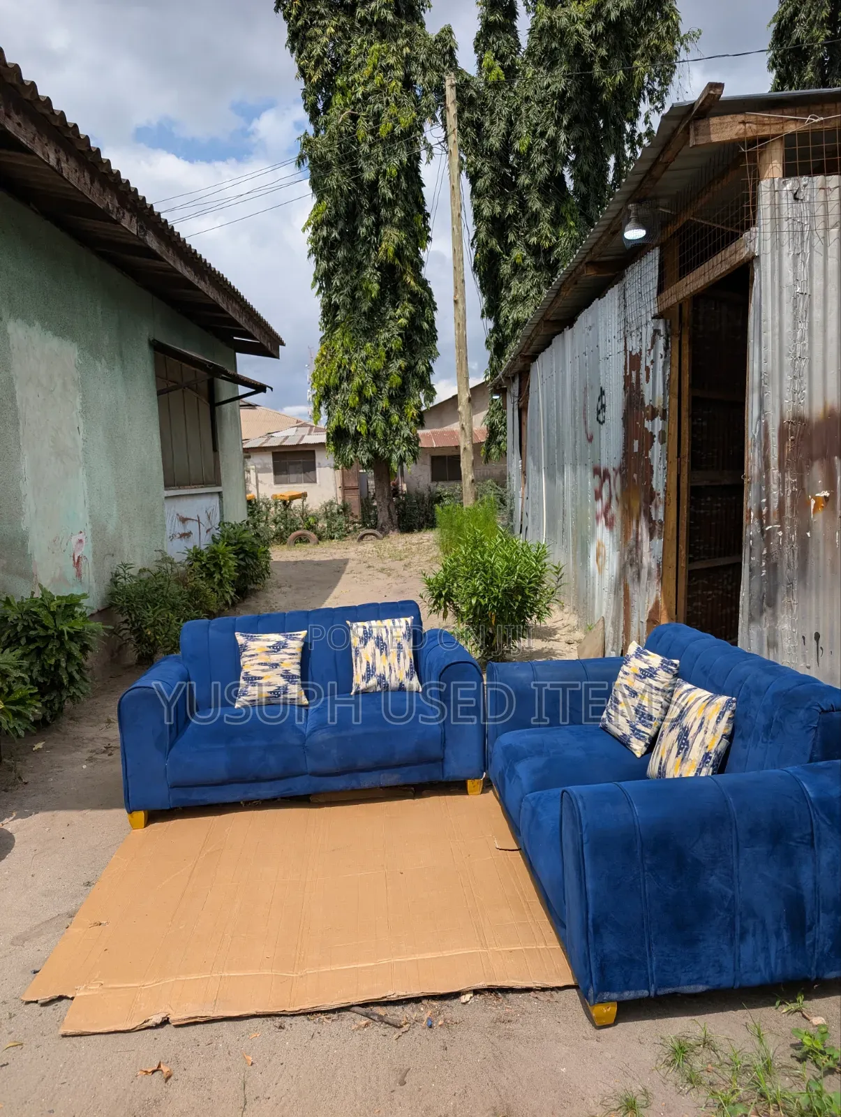 Sofa With Two PCS
