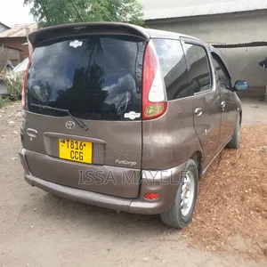 Toyota Fun Cargo 2004 Gray