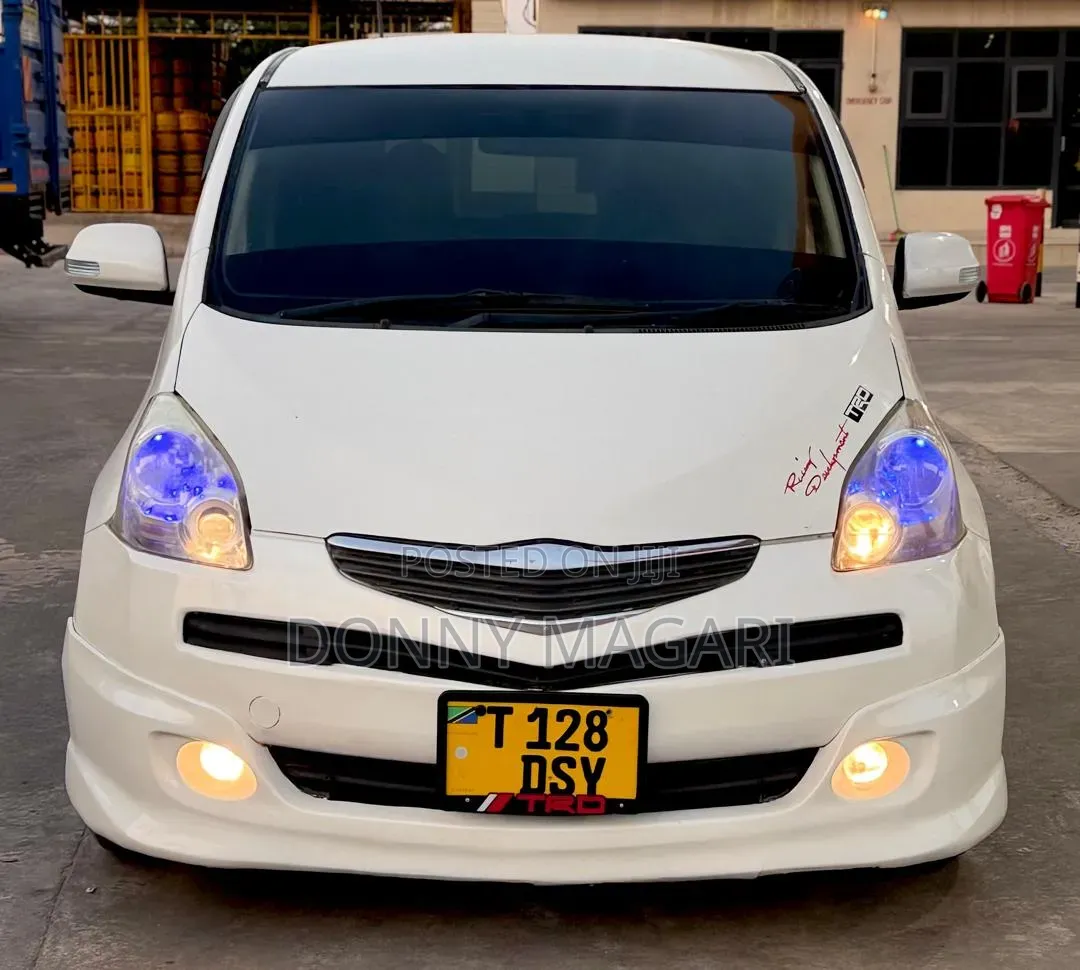 Toyota Ractis 2009 White