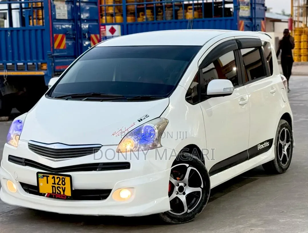 Toyota Ractis 2009 White
