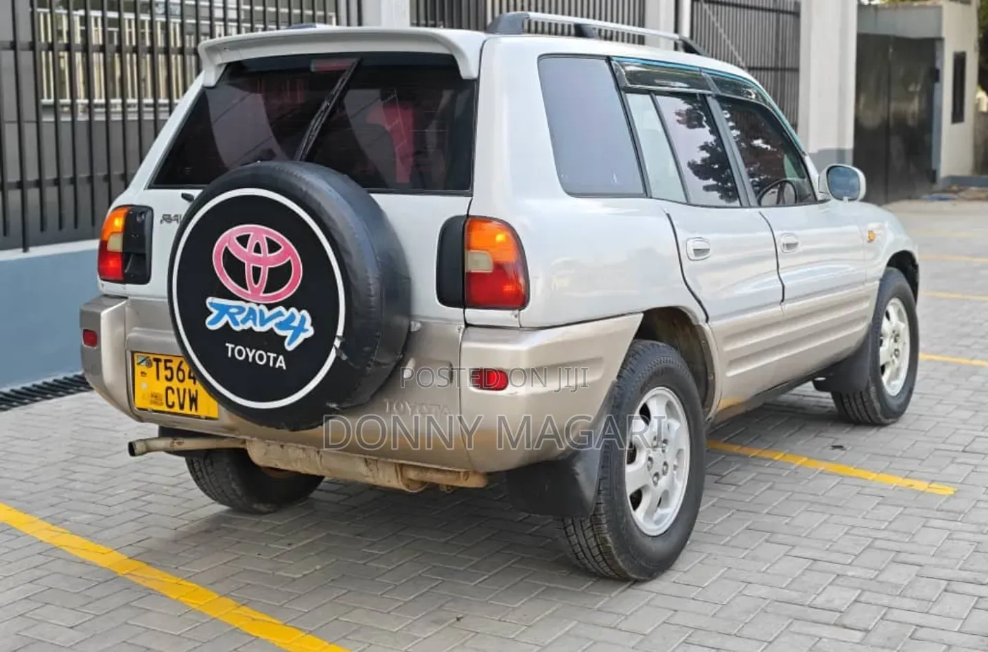 Toyota RAV4 1999 White